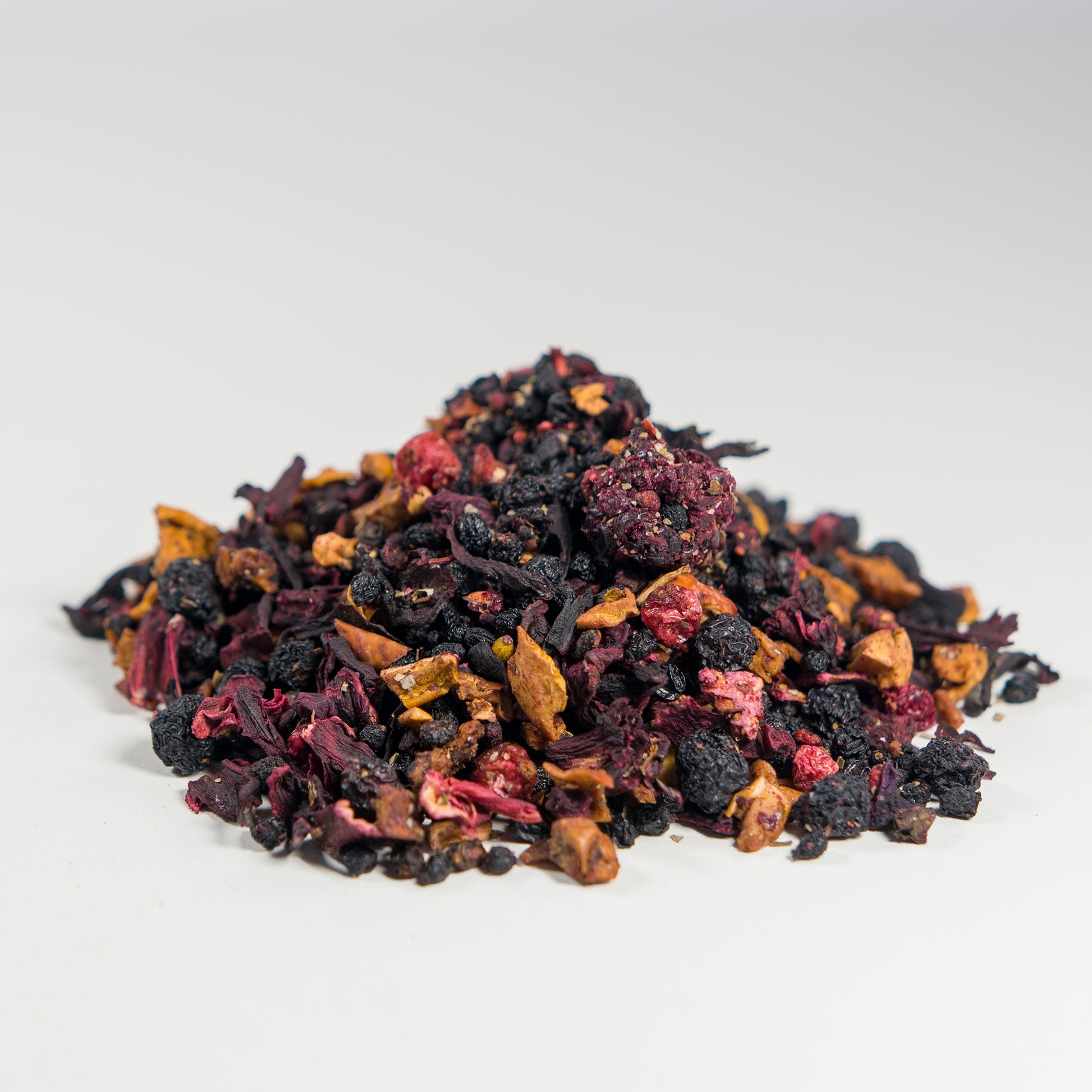 Elderberries, blackberries, raspberries, strawberries, black chokeberries, redcurrant, pieces of beetroot and apple, hibiscus, blackberry leaves, aroma