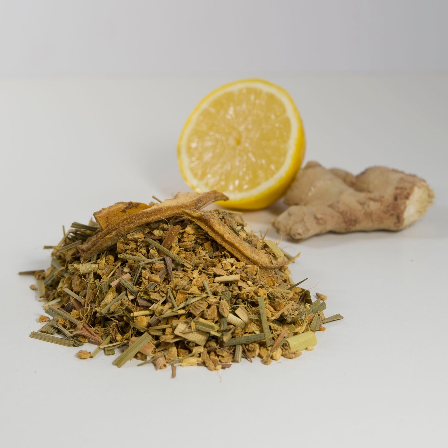 Ginger root, lemon pieces, lemon grass, natural lemon aroma.